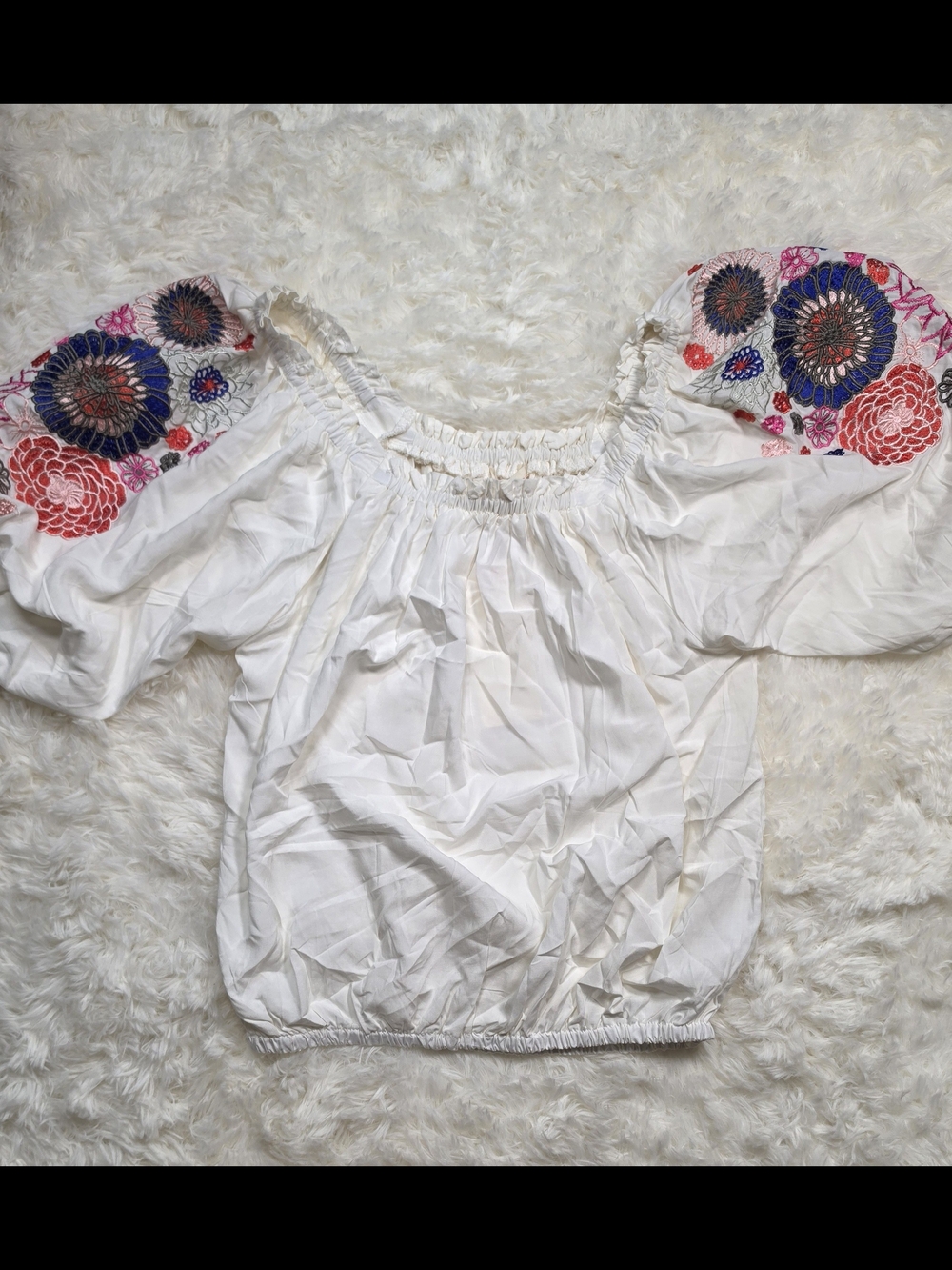 Solitaire NWT White Blouse with Colorful Embroidered Puff Sleeves Size Small